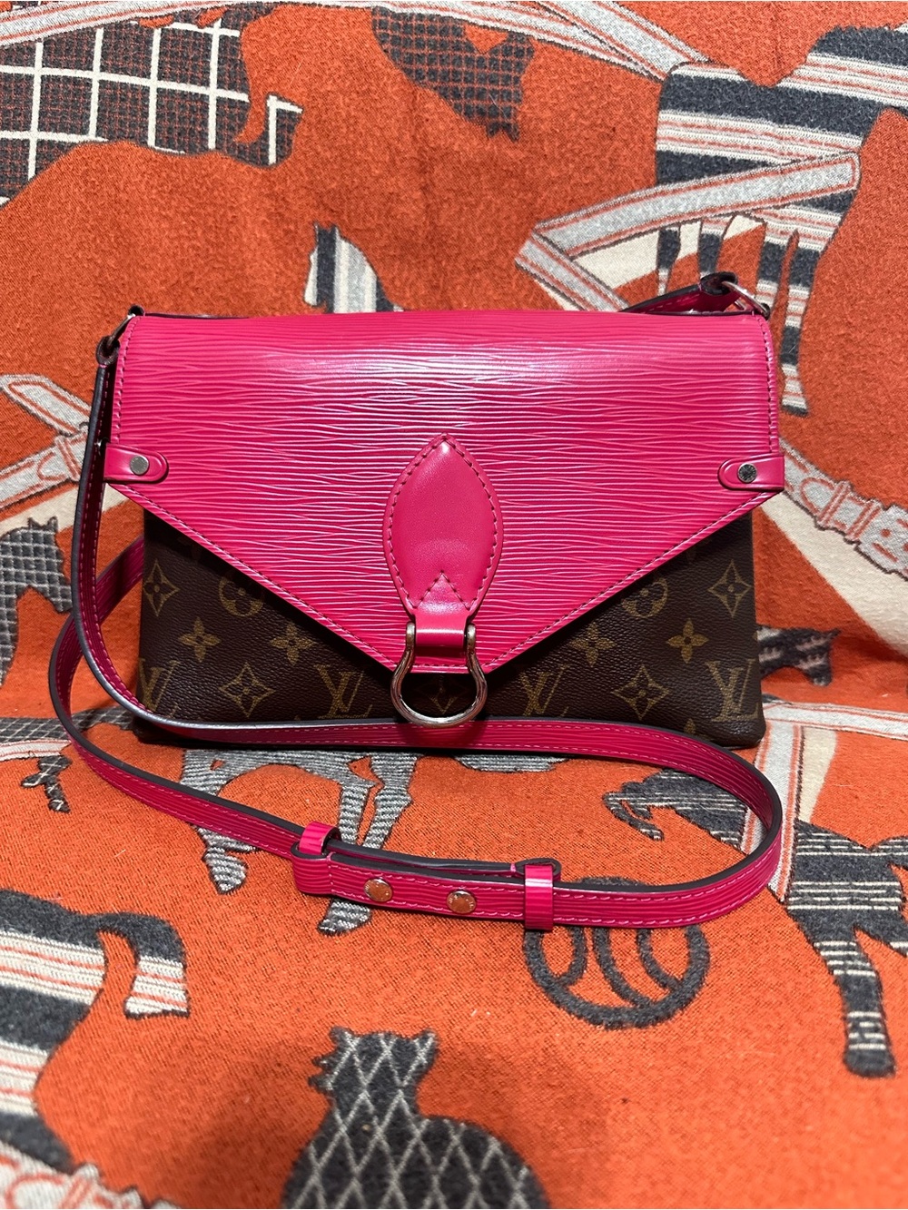 LOUIS VUITTON❤️🌟CA0148 SAINT MICHEL BAG MONOGRAM W/ FUCHSIA FLAP⭐️